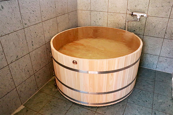 富士ひのきの樽風呂